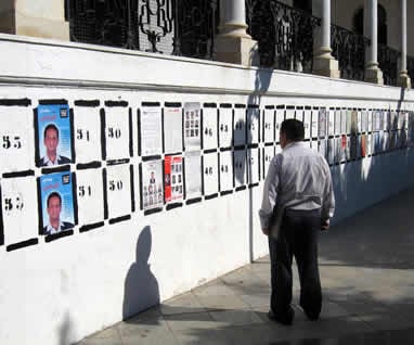 Tunisia party signs