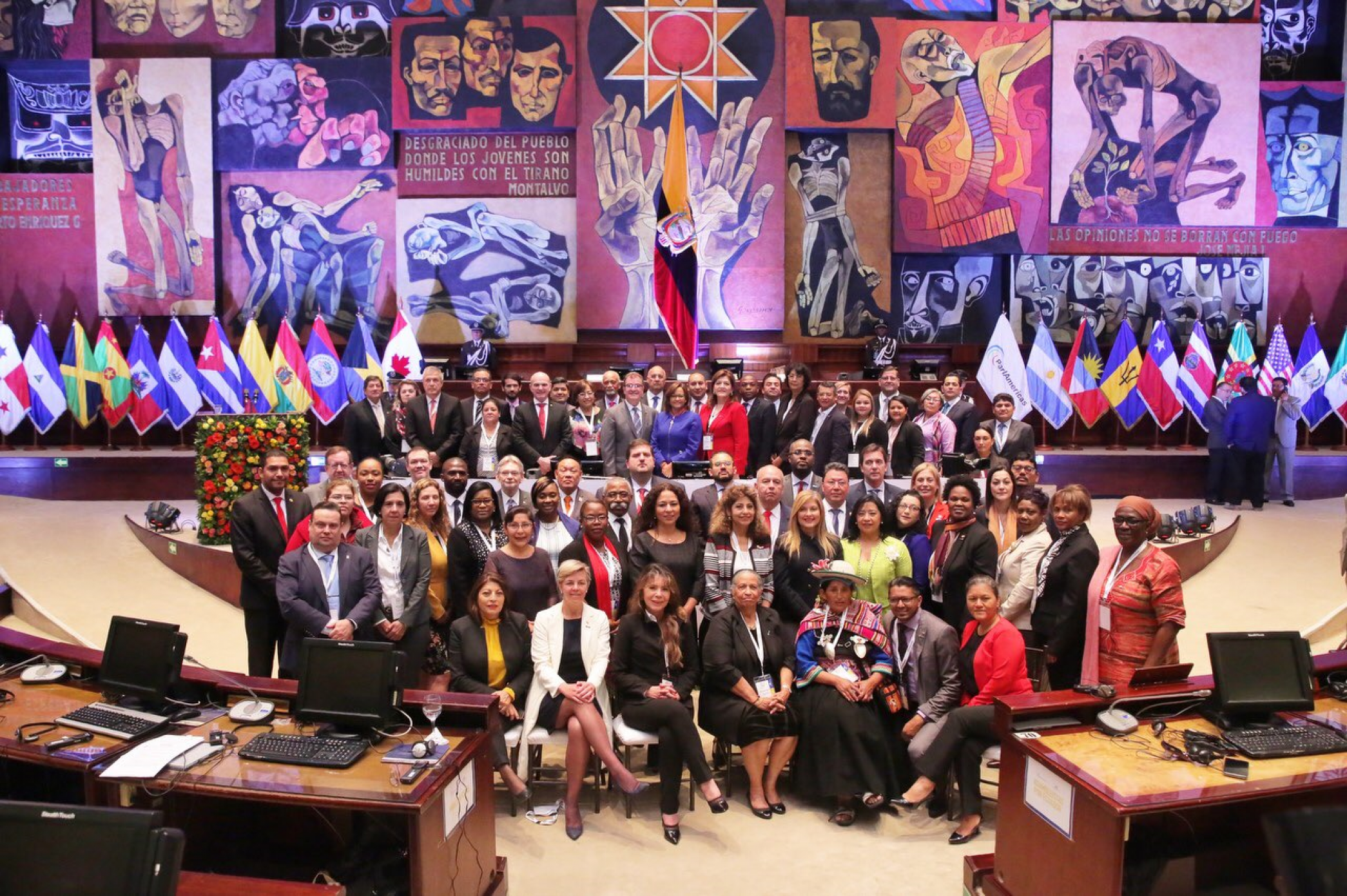 Ecuadorian legislators alongside legislators from more than 27 countries across Latin America and the Caribbean in the plenary hall of the Ecuadorian National Assembly, following the opening session of the Fourth Gathering of the ParlAmericas Open Parliam