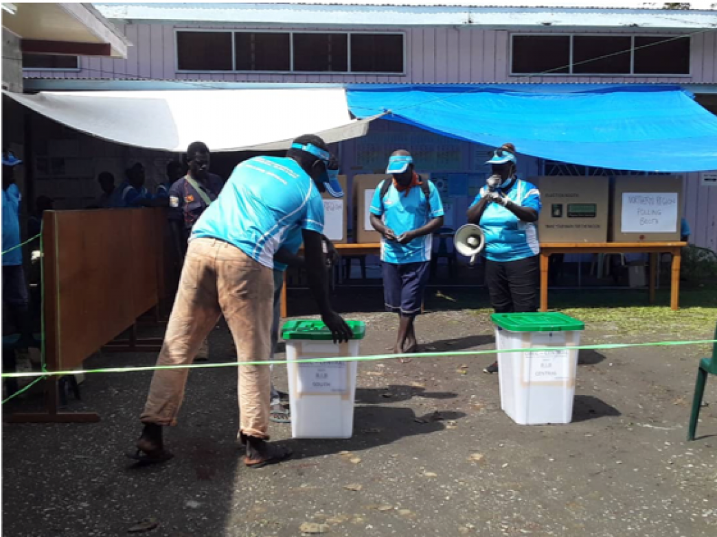 Bougainvilleans cast their votes in Arawa.
