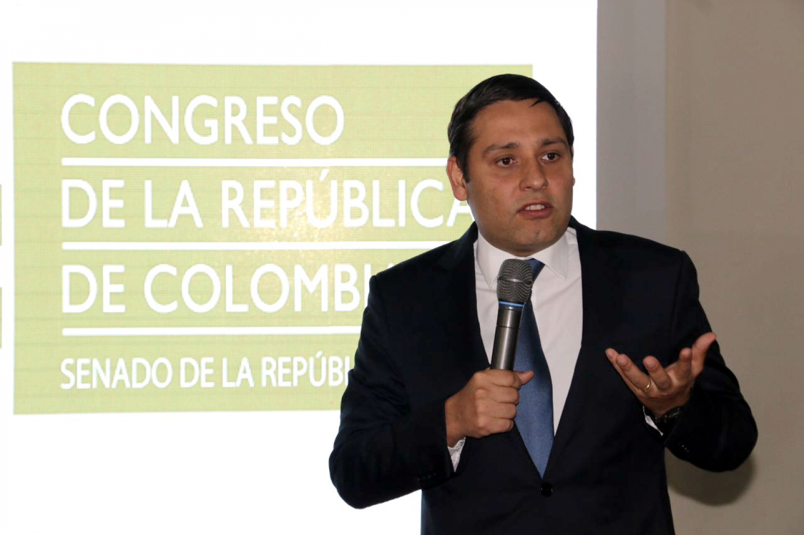 New Smartphone App to Give Colombian Citizens Unprecedented Access to Legislative Information