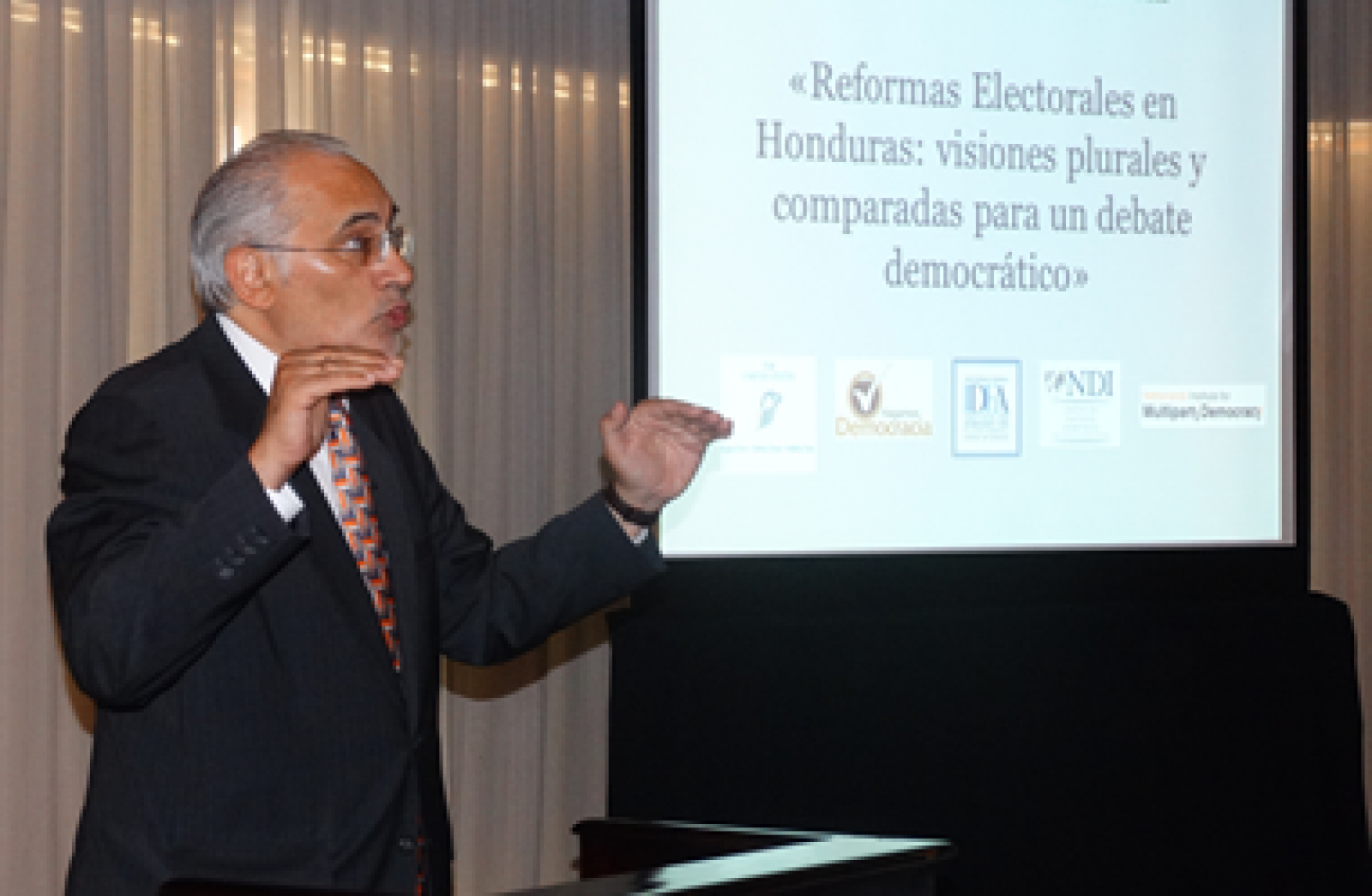 International Seminar Prepares Hondurans for Electoral Reform