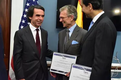 José María Aznar, Presiden of FAES and former Prime Minister of Spain presents the 2016 Freedom Award to Senator Thomas A. Daschle, on behalf of NDI and Governor Luis Fortuño, on behalf of IRI. 