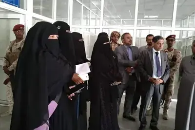The Hadhramaut women’s peacebuilding group meeting with the Director General of the Al-Riyyan airport in January 2019.